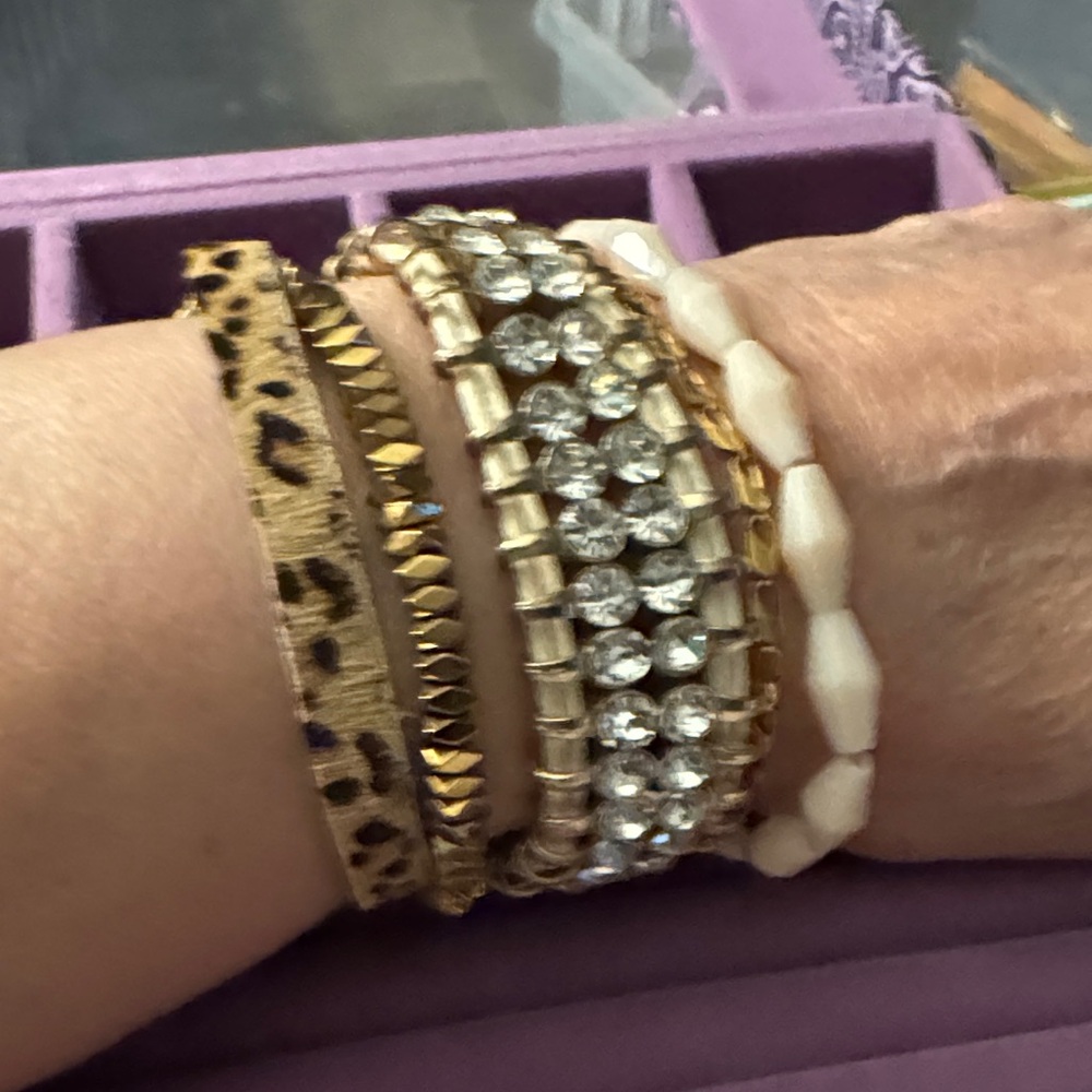 💕 eight gorgeous bracelets in one